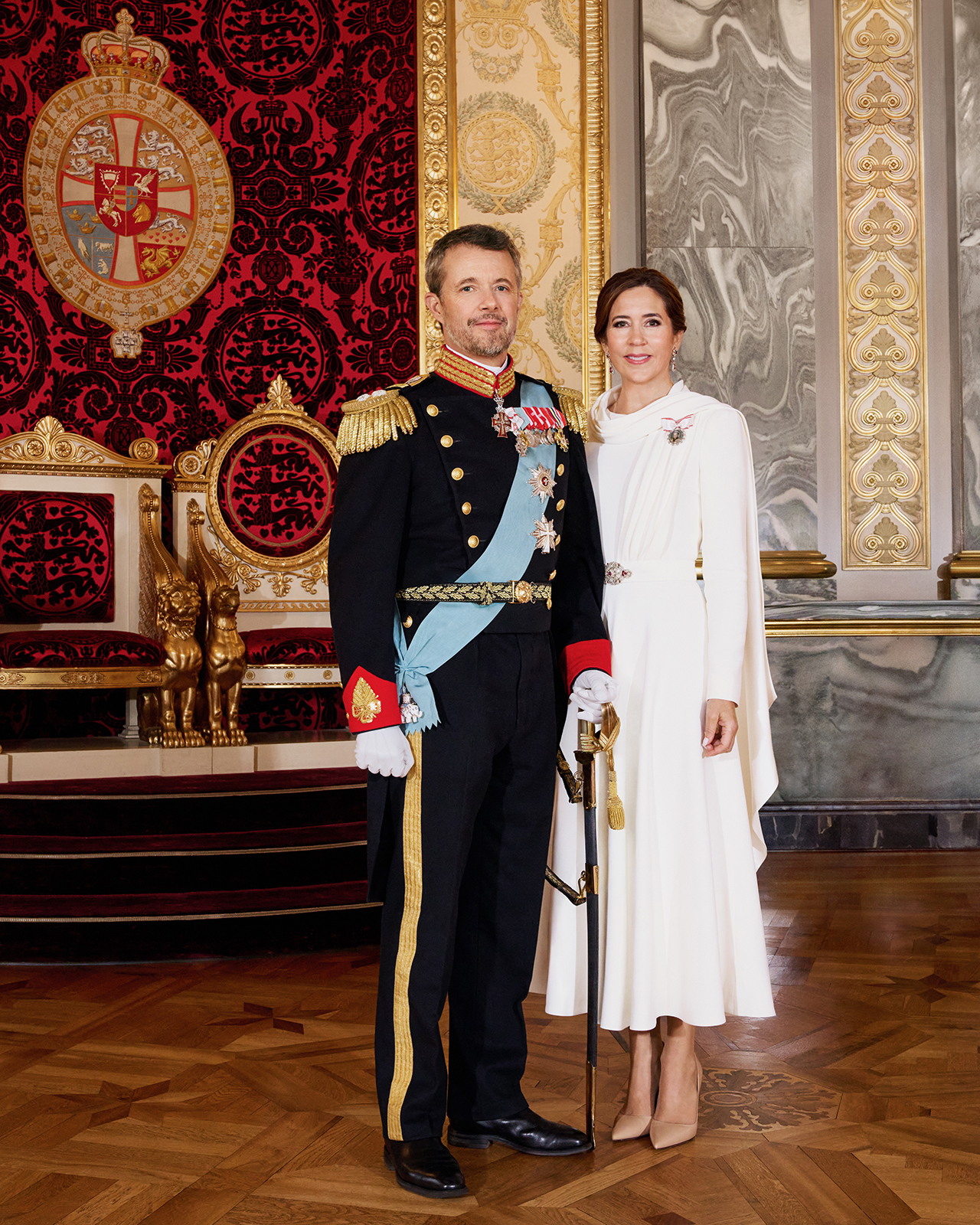 HM King Frederik & Queen Mary in the throne room. Dennis Stenild, Kongehuset©