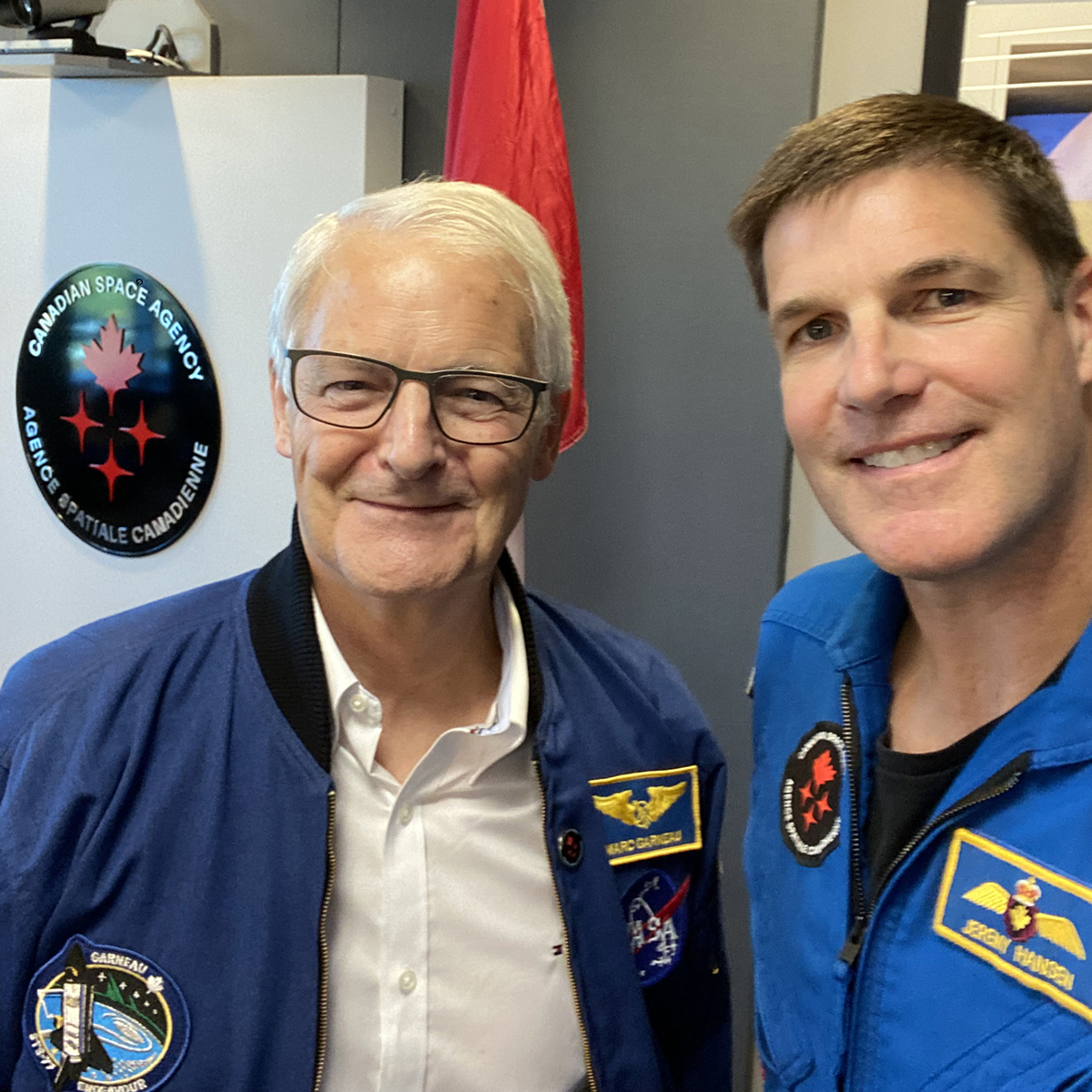 Astronaut Jeremy Hansen poses with the first Canadian astronaut in space, Marc Garneau, after an event to celebrate the 40th anniversary of his first mission (CSA).